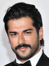 Burak Özçivit fotoğrafı