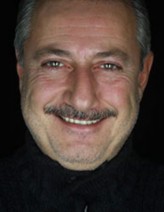 Ayhan Işık (i) fotoğrafı