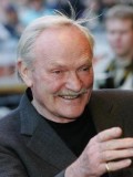 Julian Glover fotoğrafı