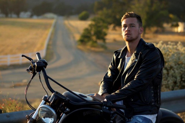 Taylor John Smith Fotoğrafı