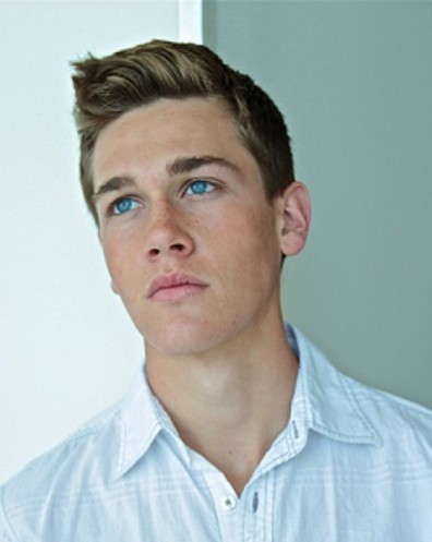 Taylor John Smith Fotoğrafı