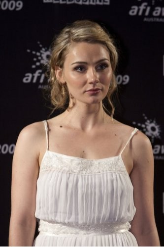 Clare Bowen Fotoğrafı