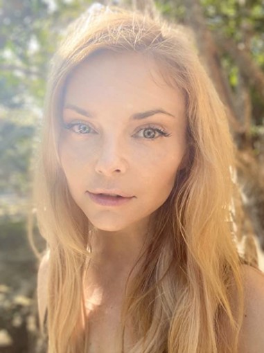 Izabella Miko Fotoğrafı