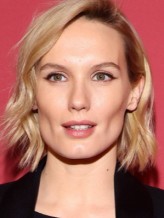 Ana Girardot fotoğrafı