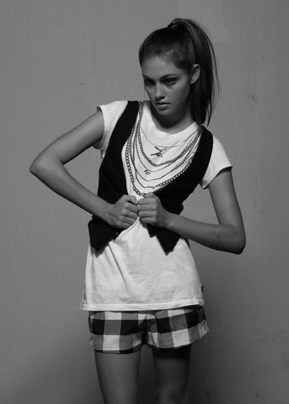 Phoebe Tonkin Fotoğrafı