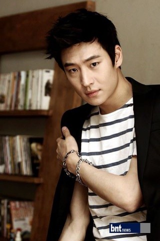 Lee Je-hoon Fotoğrafı