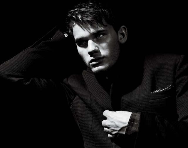 Jeremy Irvine Fotoğrafı