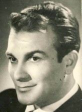 Orhan Günşiray fotoğrafı