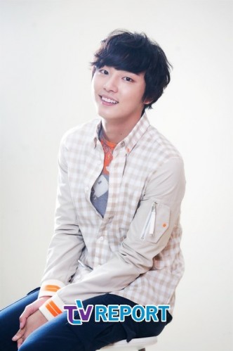 Yoon Si Yoon Fotoğrafı