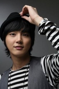 Yoon Si Yoon Fotoğrafı