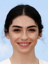 Hazar Ergüçlü fotoğrafı