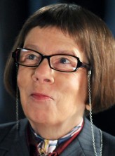 Linda Hunt fotoğrafı