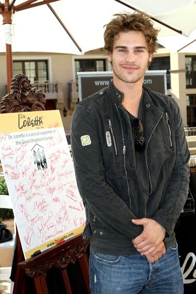 Grey Damon Fotoğrafı