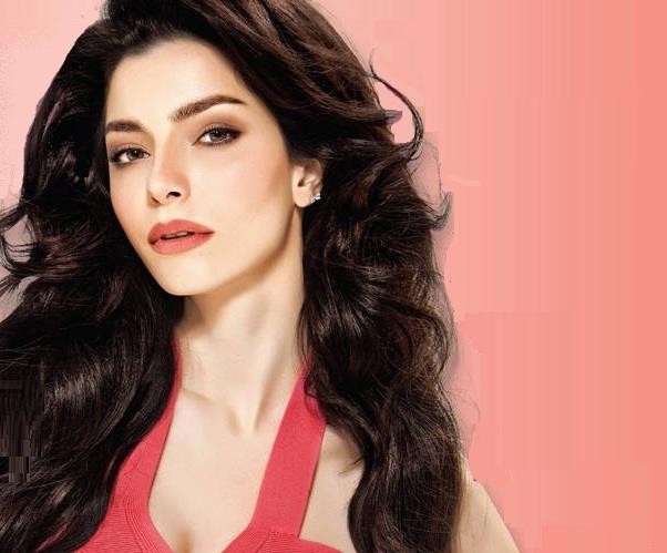 Merve Boluğur fotoğrafı