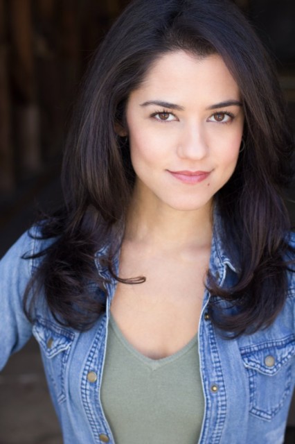 Zoë Hall Fotoğrafı