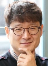 Park Hoon-jung (i) fotoğrafı