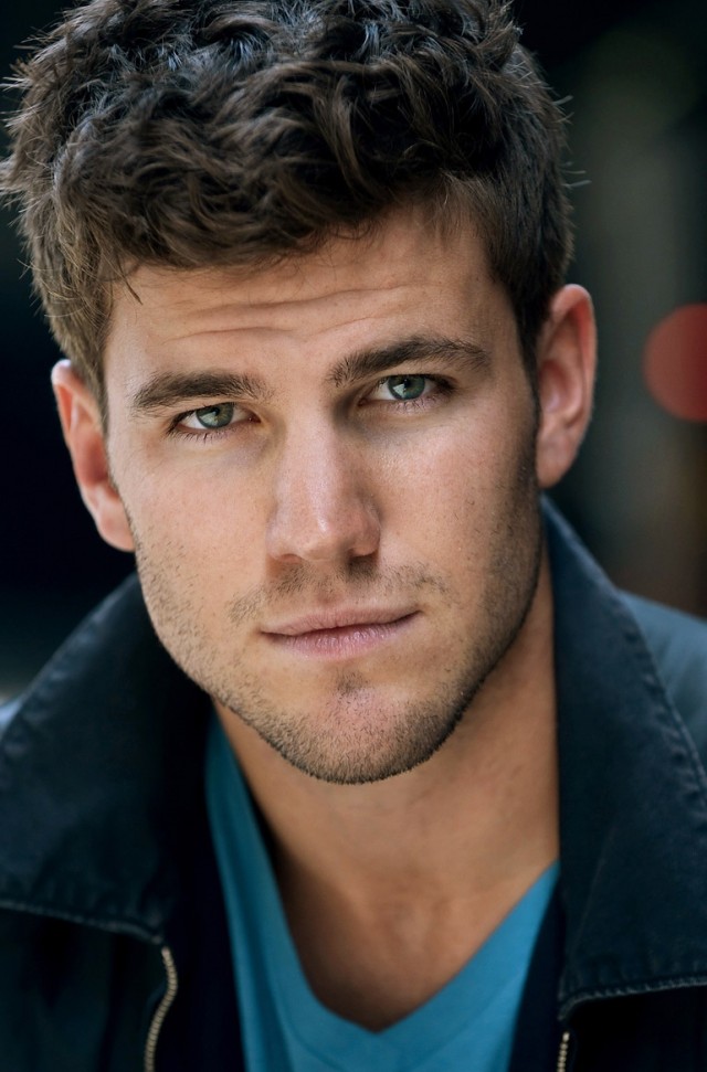 Austin Stowell Fotoğrafı