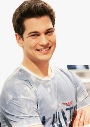 Çağatay Ulusoy fotoğrafı
