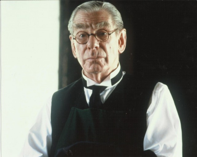 Michael Gough fotoğrafı