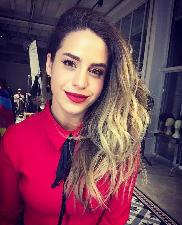 Büşra Pekin Fotoğrafı