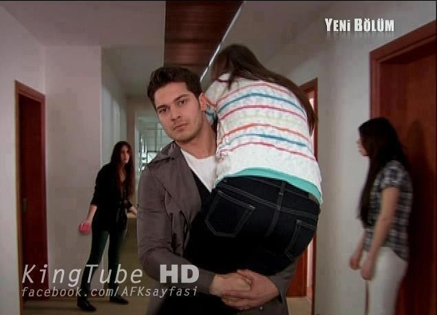 Hazal Kaya Fotoğrafı