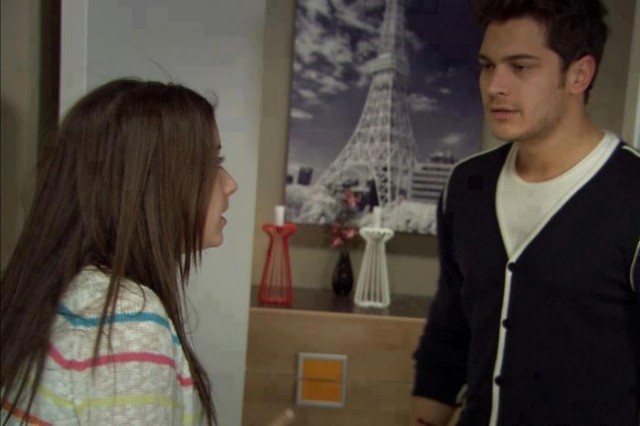 Hazal Kaya Fotoğrafı