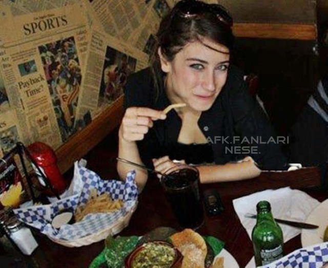 Hazal Kaya Fotoğrafı