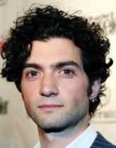 David Alpay fotoğrafı