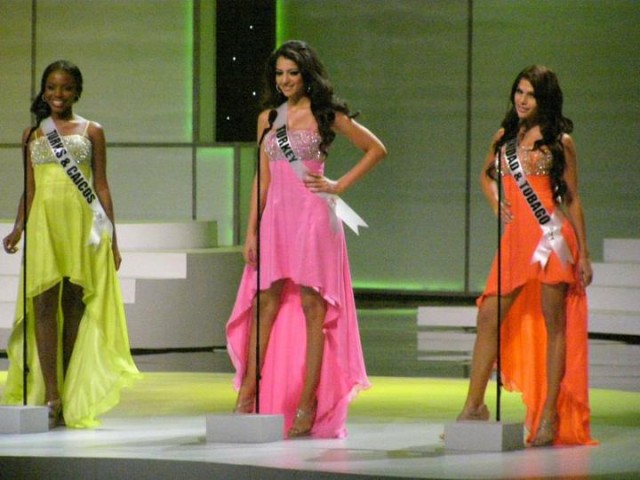 Melisa Aslı Pamuk Fotoğrafı