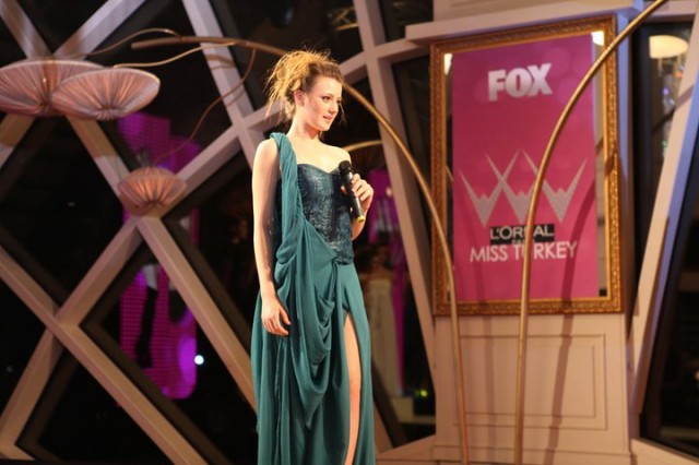 Gizem Karaca Fotoğrafı