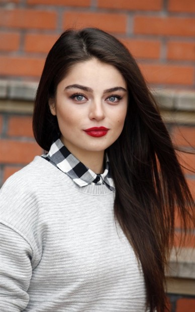 Ayça Ayşin Turan Fotoğrafı