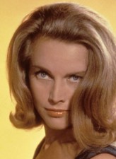 Honor Blackman fotoğrafı