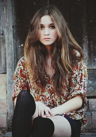 Alice Englert Fotoğrafı