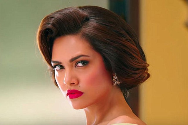 Esha Gupta Fotoğrafı