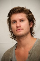 Tom Weston-Jones fotoğrafı