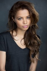 Gina Jones fotoğrafı