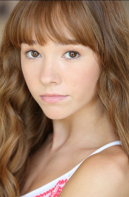 Holly Taylor Fotoğrafı