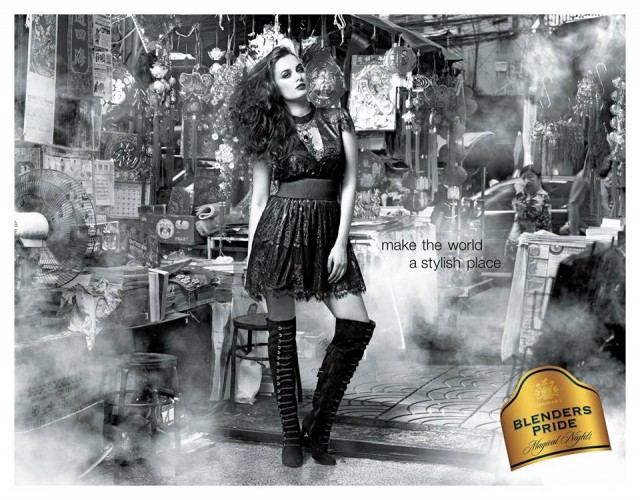 Evelyn Sharma Fotoğrafı