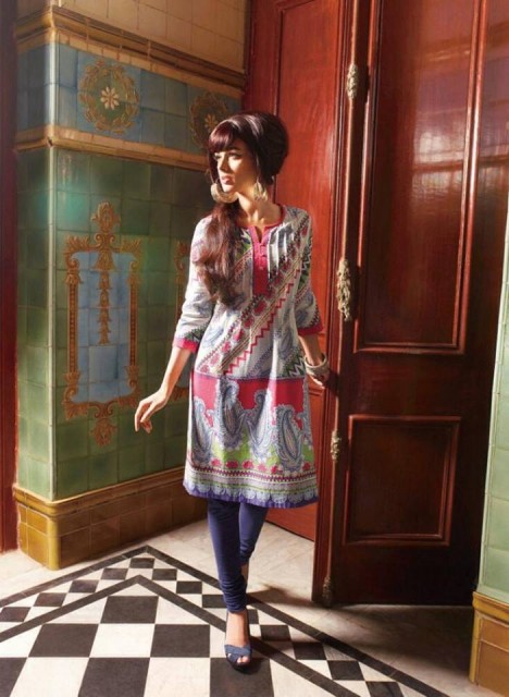 Evelyn Sharma Fotoğrafı