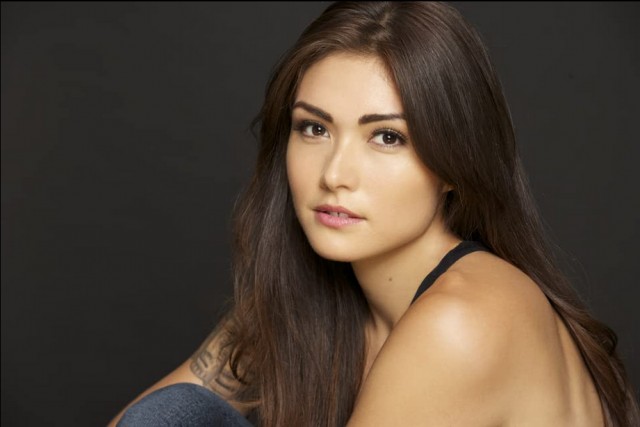 Daniella Pineda Fotoğrafı