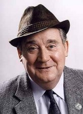 Bryan Mosley fotoğrafı