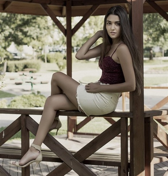 Hande Erçel Fotoğrafı