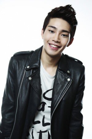 Kim Jae-Young (i) Fotoğrafı