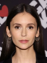 Nina Dobrev fotoğrafı