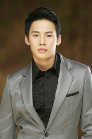 Jung Eun-woo Fotoğrafı