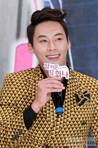 Jung Eun-woo fotoğrafı