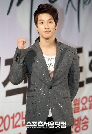 Lee Si-kang Fotoğrafı