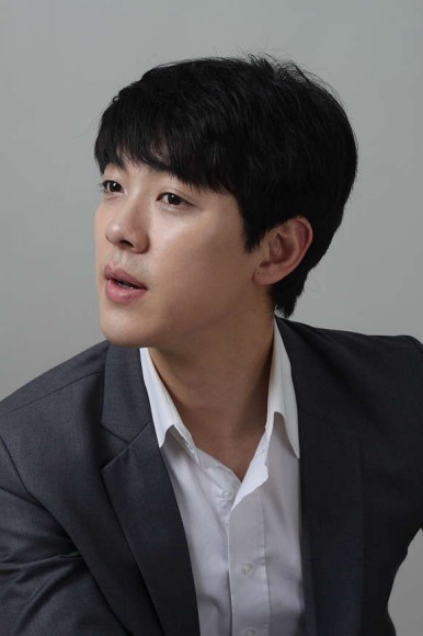 Jeong Jae-hoon (i) Fotoğrafı