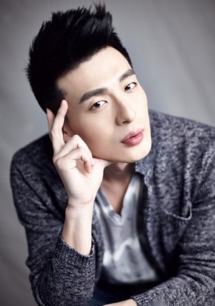 Sun Yizhou Fotoğrafı