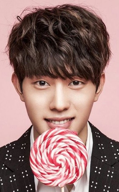 Lee Kang-min (i) fotoğrafı